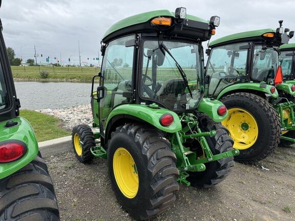Image of John Deere 3039R equipment image 4