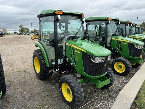 Image of John Deere 3039R equipment image 1