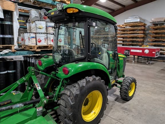 Image of John Deere 3039R equipment image 1