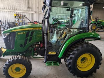 Main image John Deere 3039R