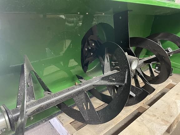 Image of John Deere 3039R equipment image 2