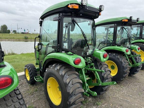 Image of John Deere 3039R equipment image 1