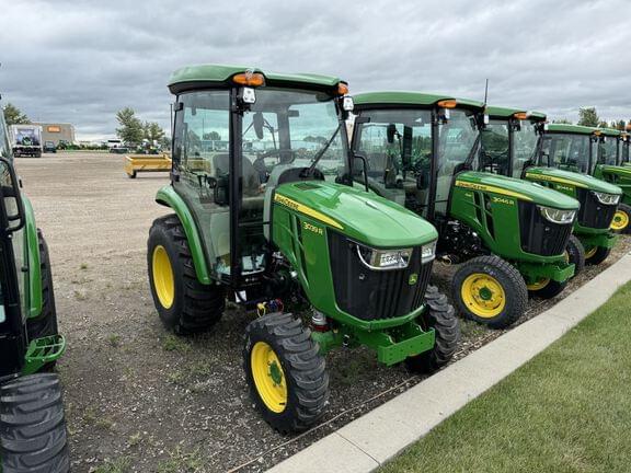 Image of John Deere 3039R equipment image 4