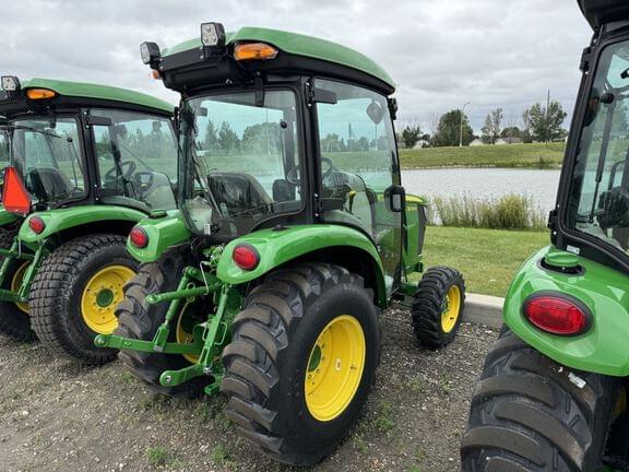 Image of John Deere 3039R equipment image 2
