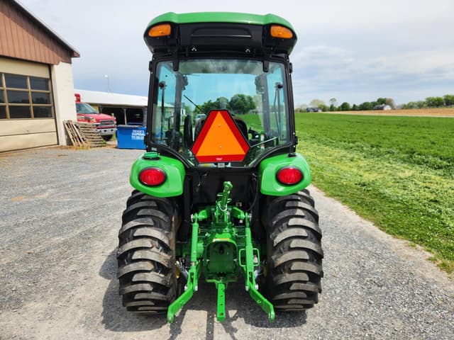 Image of John Deere 3039R equipment image 3