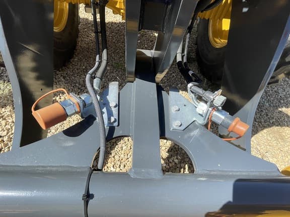 Image of John Deere 304G equipment image 2