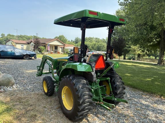Image of John Deere 3043D equipment image 4