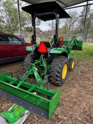 Image of John Deere 3043D equipment image 4
