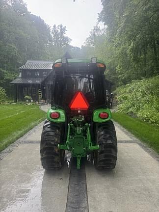 Image of John Deere 3046R equipment image 3