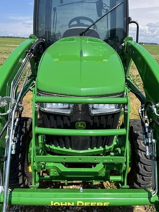 Image of John Deere 3046R equipment image 2