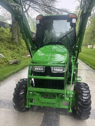 Image of John Deere 3046R equipment image 2