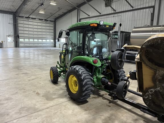 Image of John Deere 3046R equipment image 4
