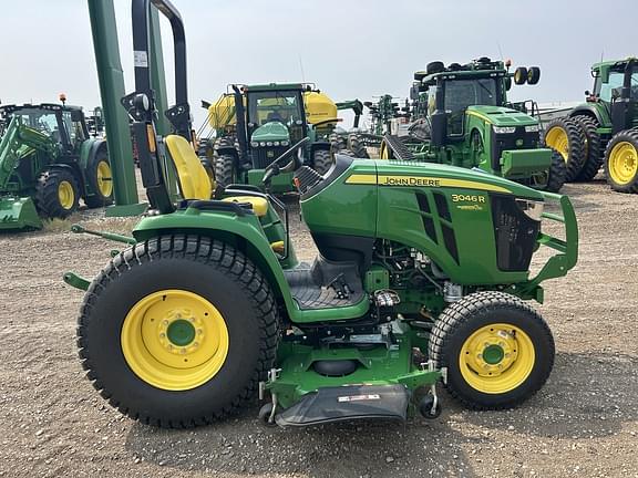 Image of John Deere 3046R equipment image 2