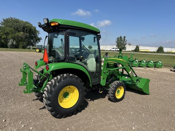 Image of John Deere 3046R equipment image 4