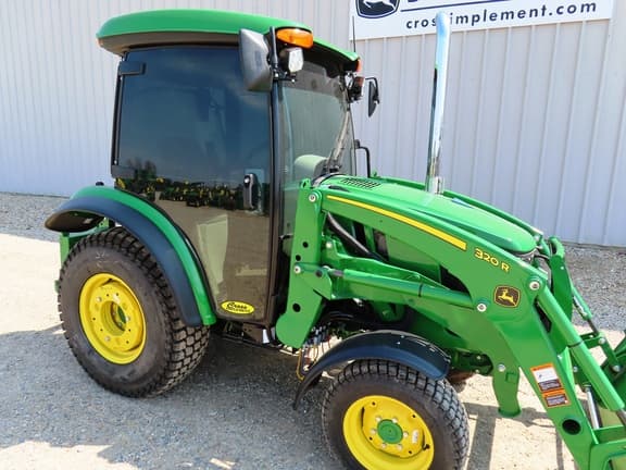 Image of John Deere 3046R equipment image 3