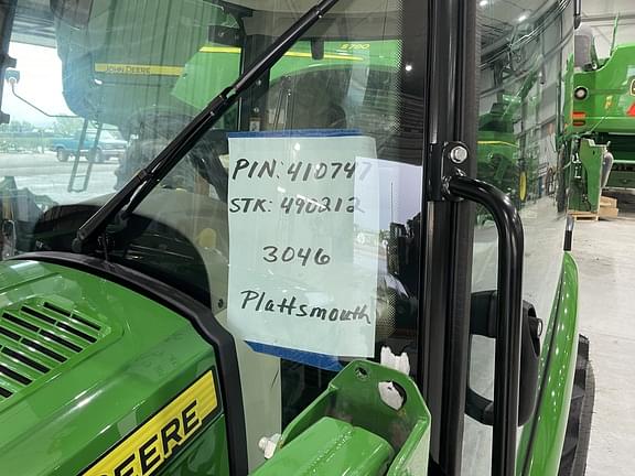 Image of John Deere 3046R equipment image 2