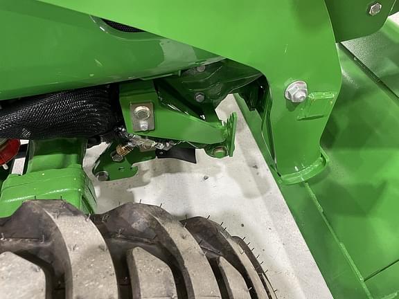 Image of John Deere 3046R equipment image 4