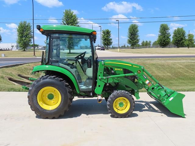 Image of John Deere 3046R equipment image 3