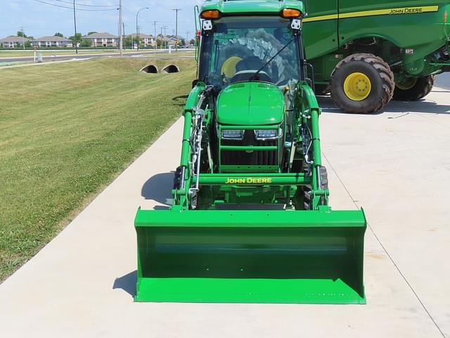Image of John Deere 3046R equipment image 2