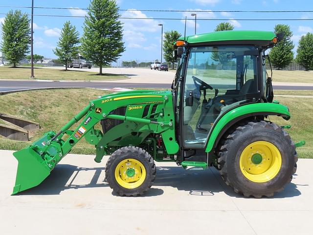 Image of John Deere 3046R equipment image 1