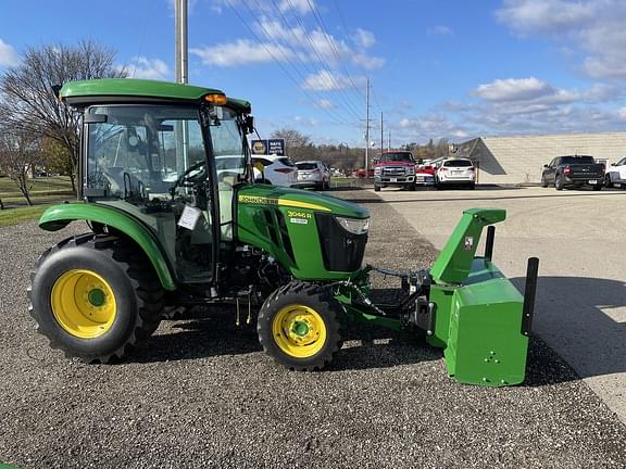 Image of John Deere 3046R equipment image 2