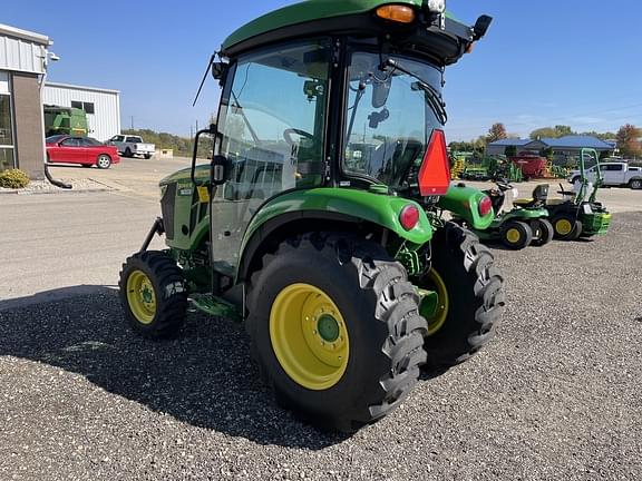 Image of John Deere 3046R equipment image 2