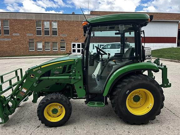 Image of John Deere 3046R equipment image 4