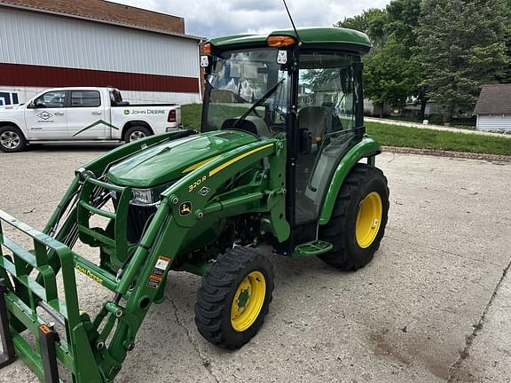 Image of John Deere 3046R equipment image 3
