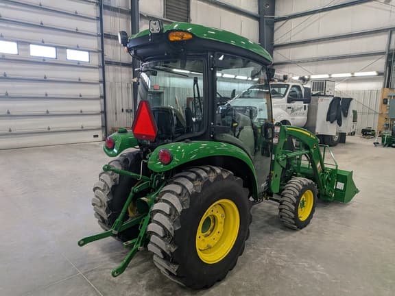 Image of John Deere 3046R equipment image 4