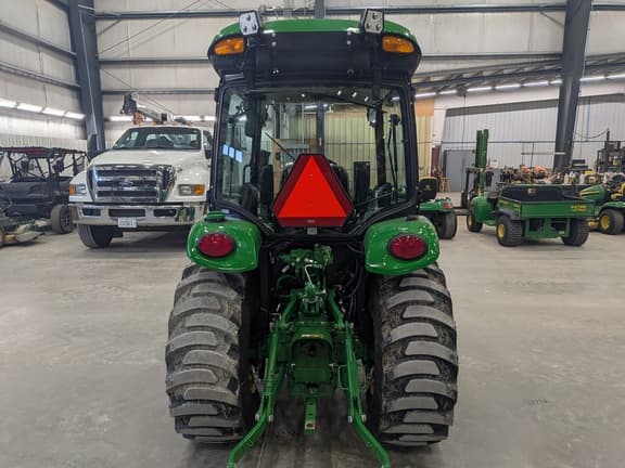 Image of John Deere 3046R equipment image 3