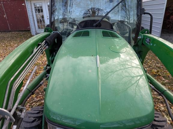 Image of John Deere 3046R equipment image 4