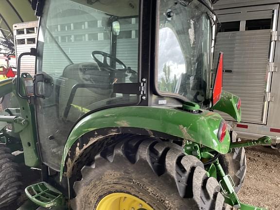 Image of John Deere 3046R equipment image 3