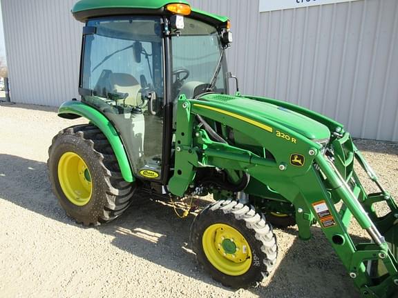 Image of John Deere 3046R equipment image 4