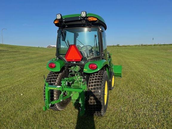 Image of John Deere 3046R equipment image 4
