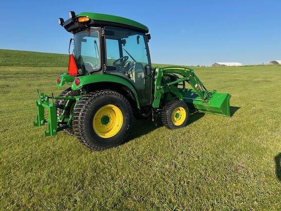 Image of John Deere 3046R equipment image 3