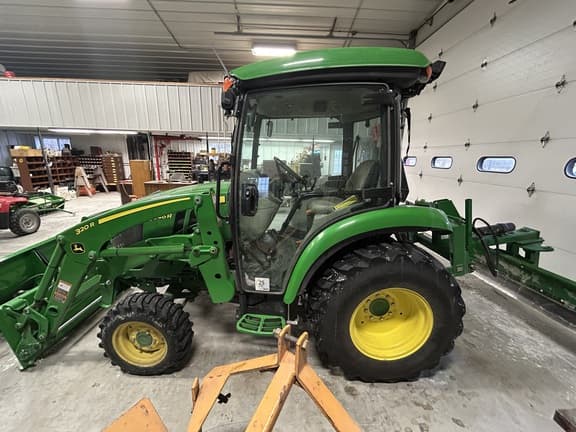 Image of John Deere 3046R equipment image 4