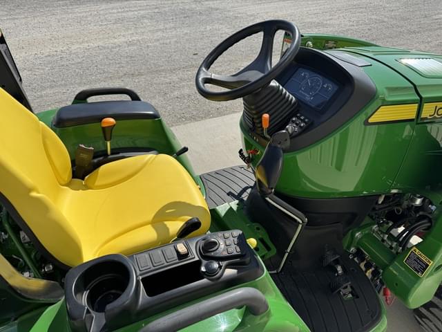 Image of John Deere 3046R equipment image 3