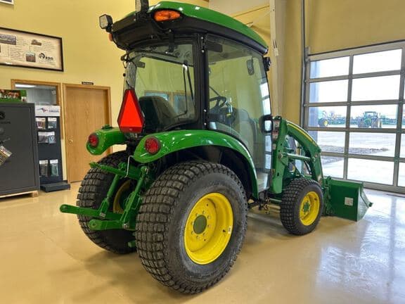 Image of John Deere 3046R equipment image 4