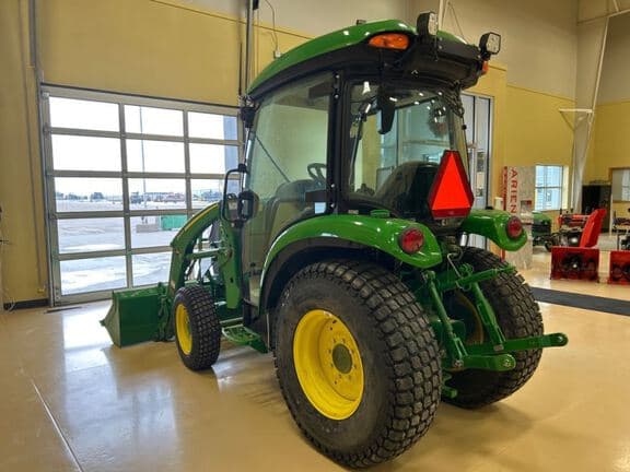 Image of John Deere 3046R equipment image 2