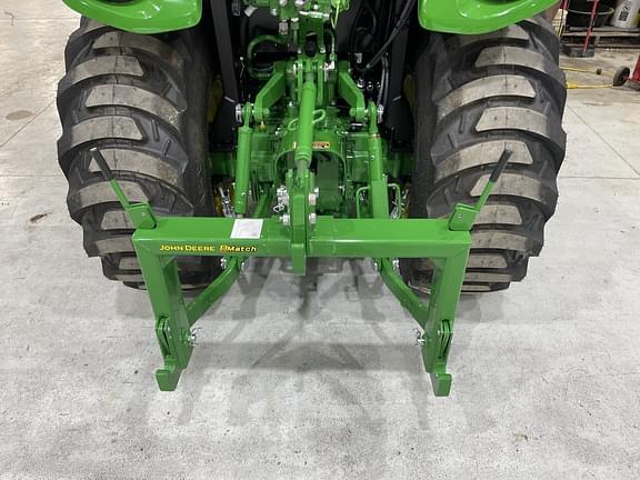Image of John Deere 3046R equipment image 2