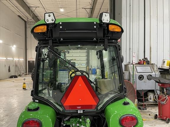 Image of John Deere 3046R equipment image 4
