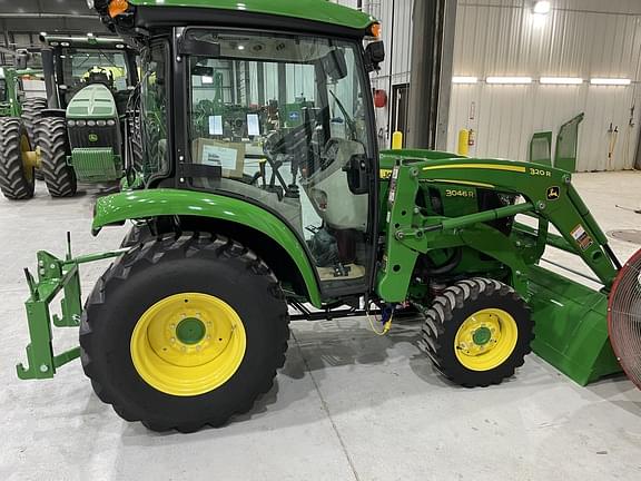 Image of John Deere 3046R equipment image 1