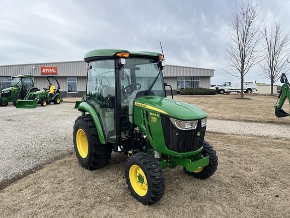 Image of John Deere 3046R equipment image 4