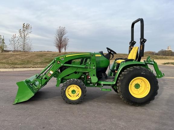 Image of John Deere 3046R equipment image 1