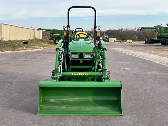 Image of John Deere 3046R equipment image 2