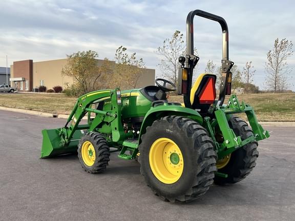 Image of John Deere 3046R equipment image 3