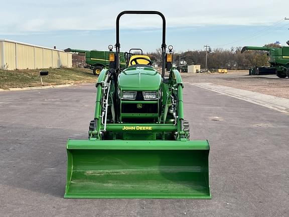 Image of John Deere 3046R equipment image 3