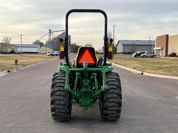 Image of John Deere 3046R equipment image 4