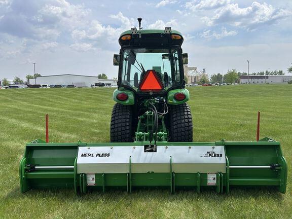 Image of John Deere 3046R equipment image 4