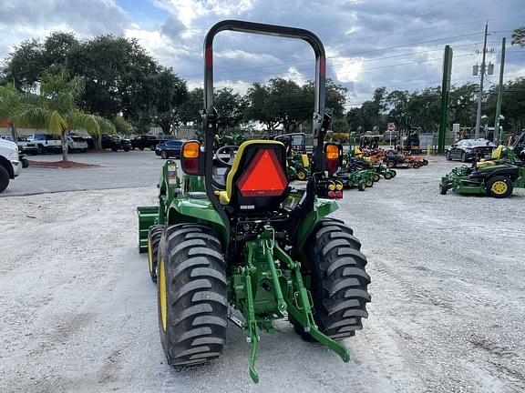 Image of John Deere 3046R equipment image 4